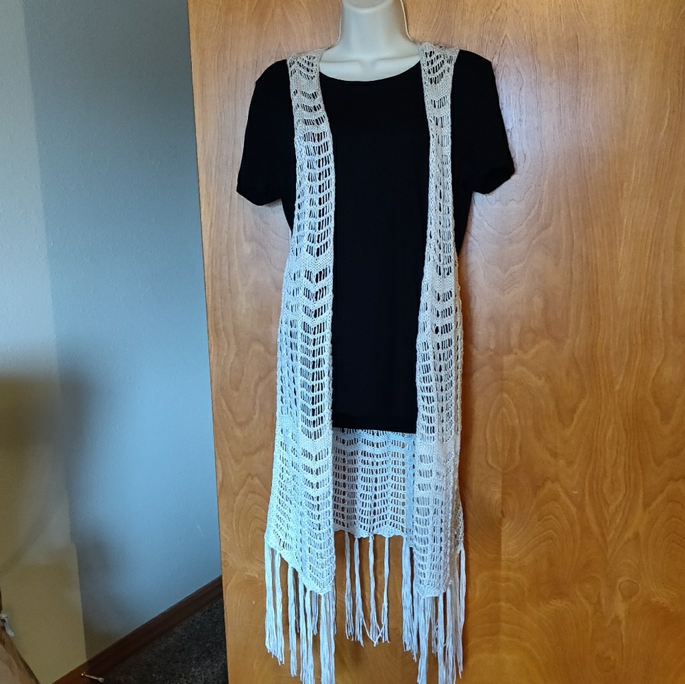 Mossimo woven shrug with fringe